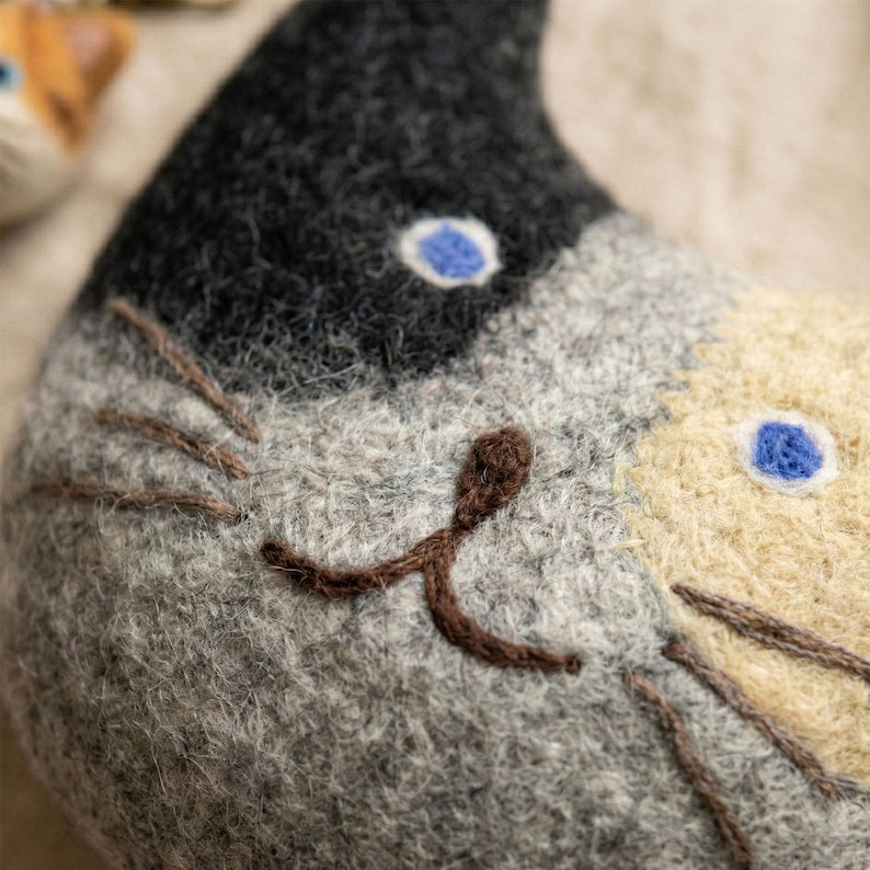 Handmade Wool Felt Cat Shoulder Bag, Dark Grey Needle Felted Kitty Purse, 20 x 20 cm