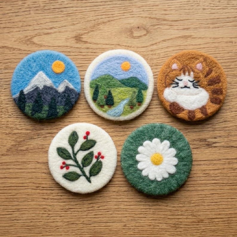 Needle Felted Wool Coasters Set, Cat Daisy Mountain Meadow Designs, 10 cm Round Drink Mug Mats for Coffee Tea, Desk Decor