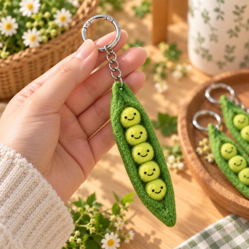 Handmade Felt Pea Pod Keychain, Green Smiling Peas Bag Charm, Silver-Tone Key Ring