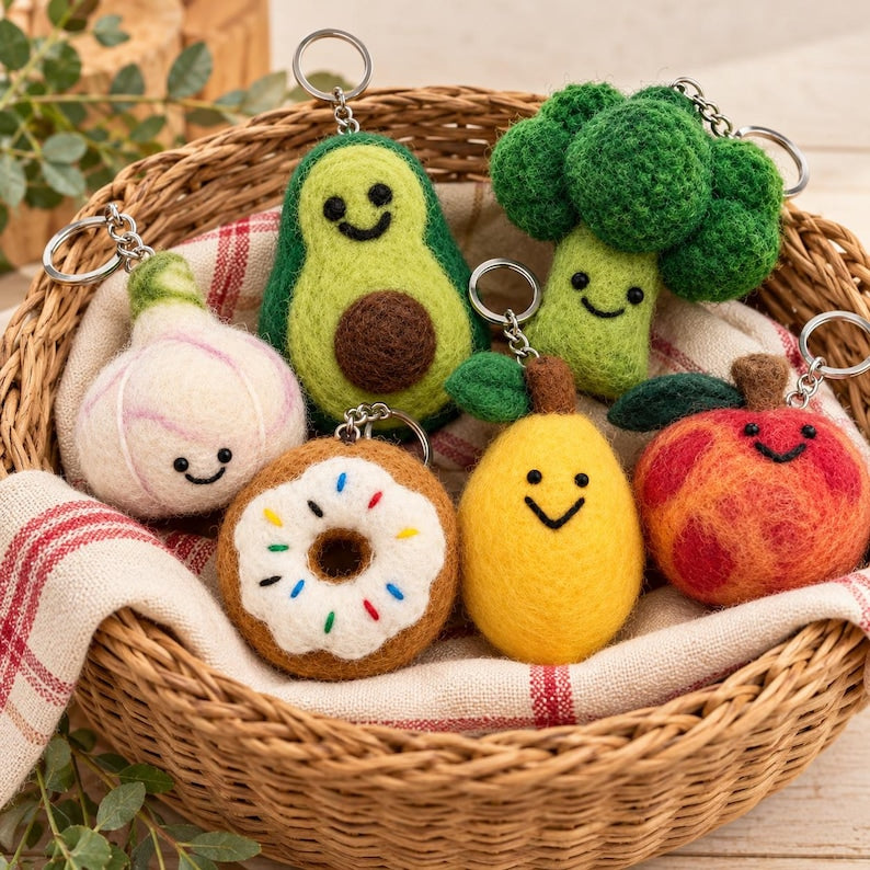 Handmade Wool Felt Donut Keychain with Colorful Sprinkles, Bag Charm for Keys and Backpacks