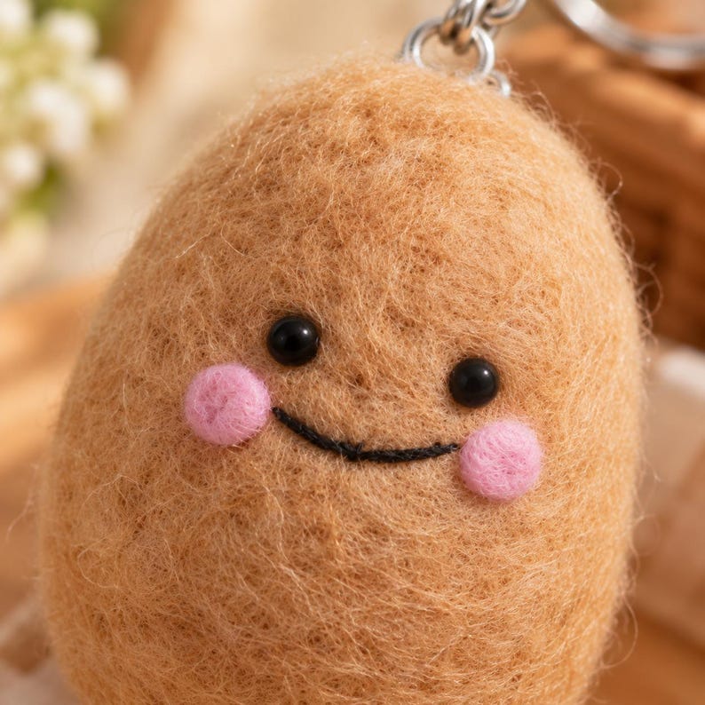 Wool Felt Potato Keychain with Smiling Face, Handmade Bag Charm, 6 cm, Multicolor