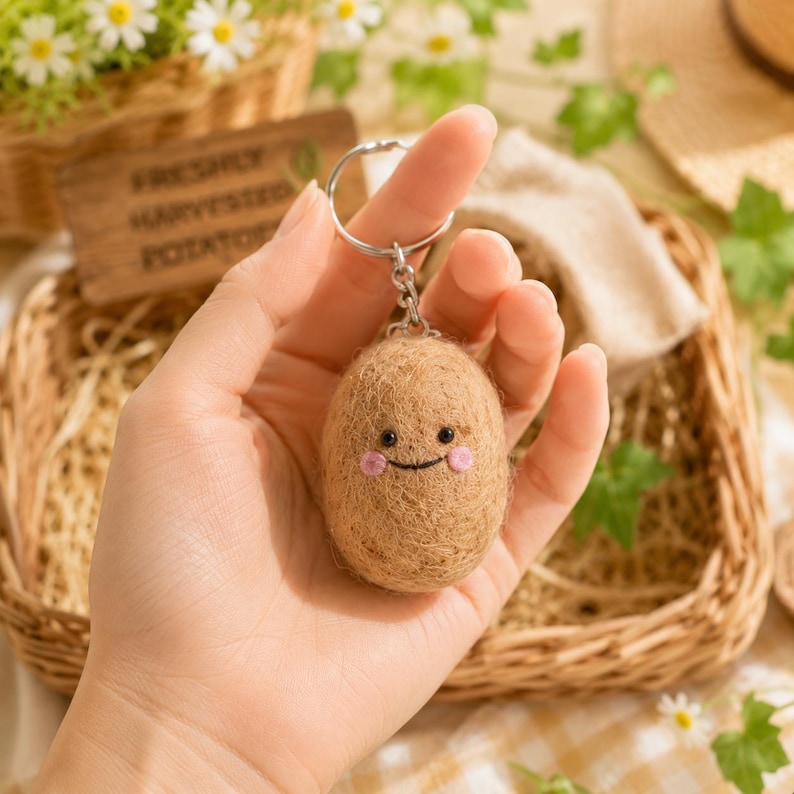 Wool Felt Potato Keychain with Smiling Face, Handmade Bag Charm, 6 cm, Multicolor