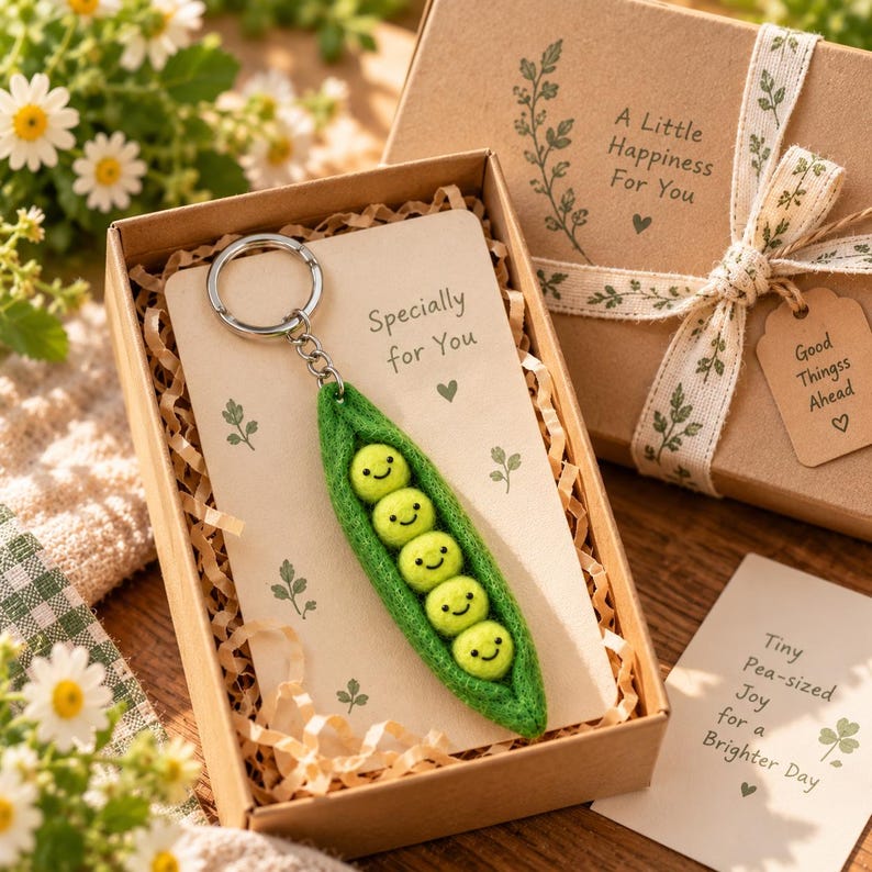 Handmade Felt Pea Pod Keychain, Green Smiling Peas Bag Charm, Silver-Tone Key Ring
